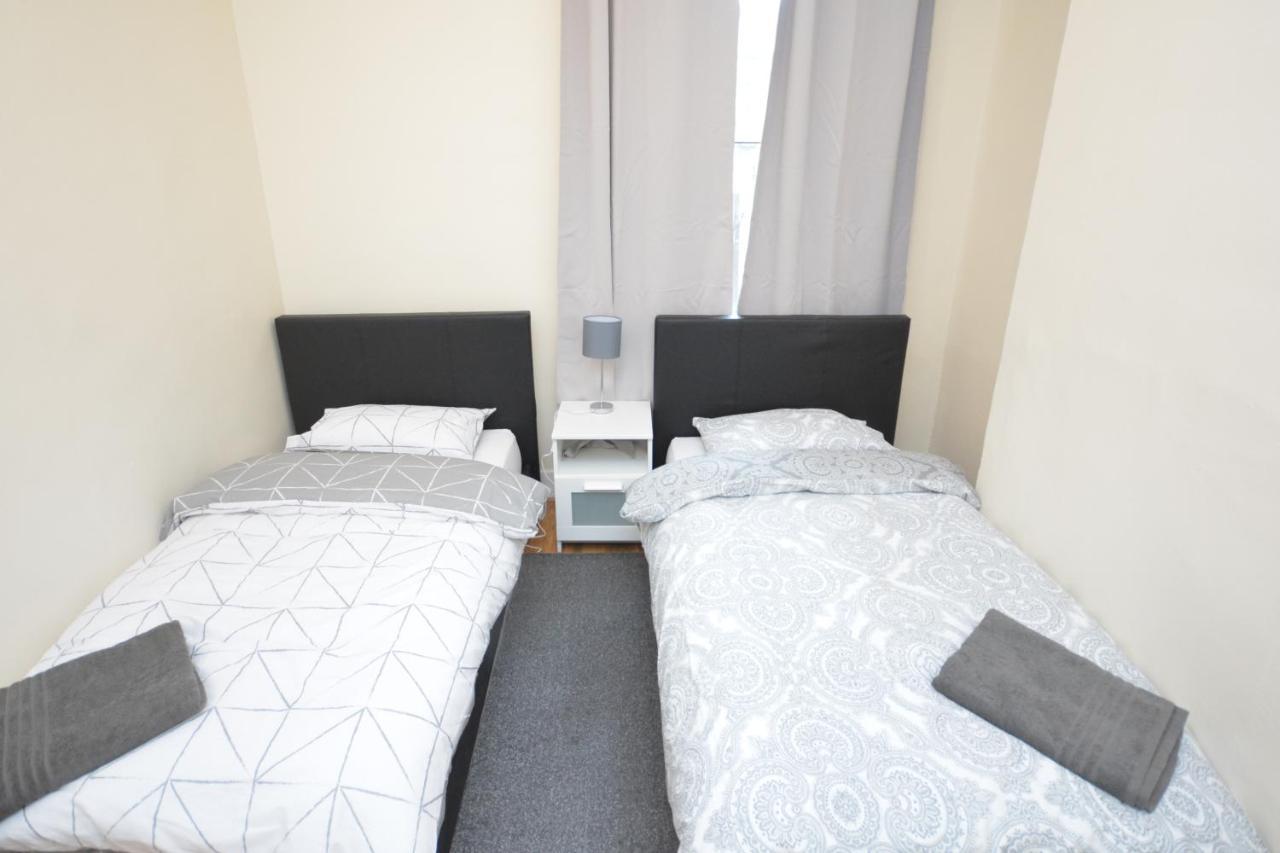Cheerful 4 Bedroom House In Greater London Eksteriør bilde
