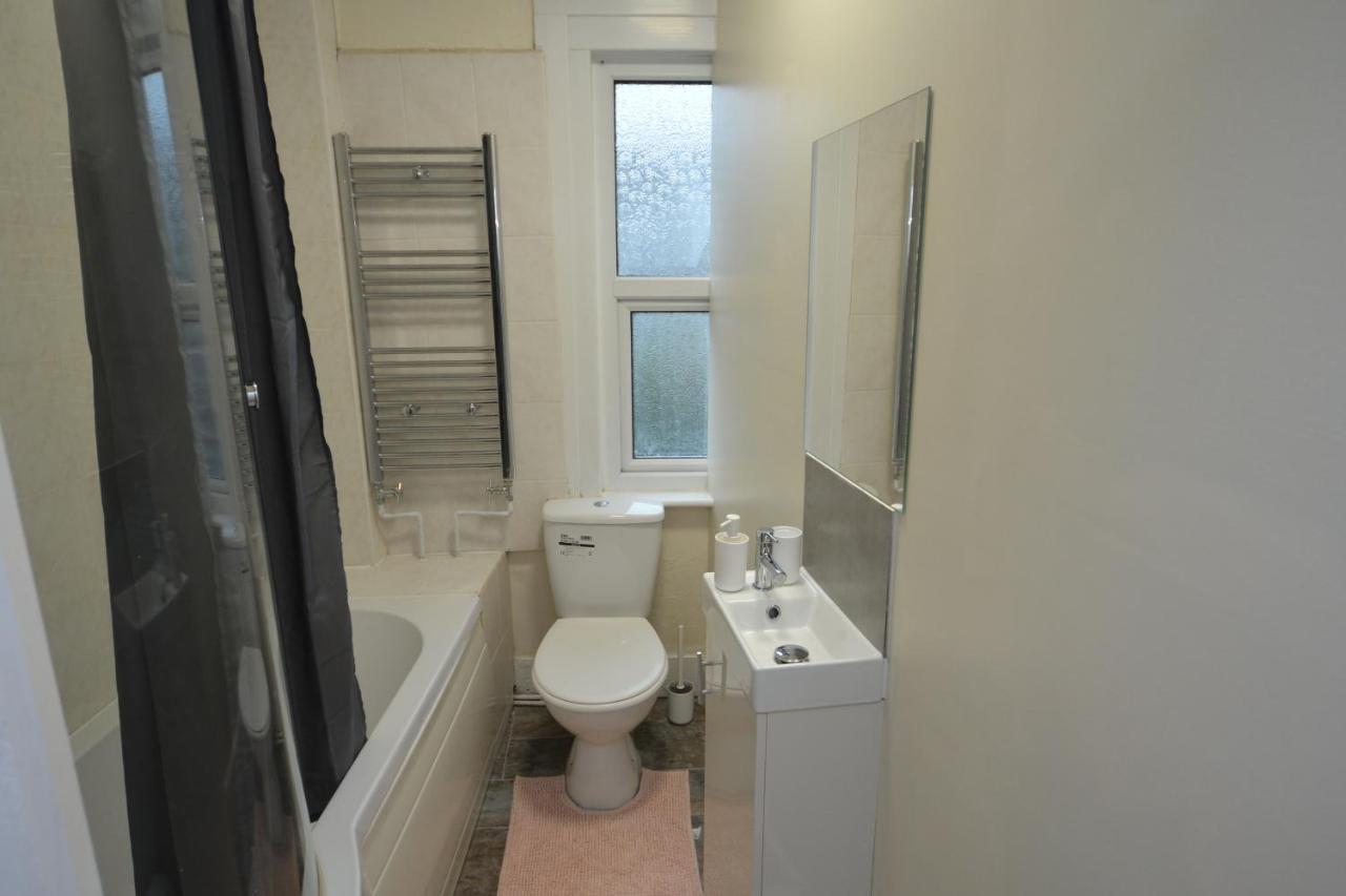 Cheerful 4 Bedroom House In Greater London Eksteriør bilde