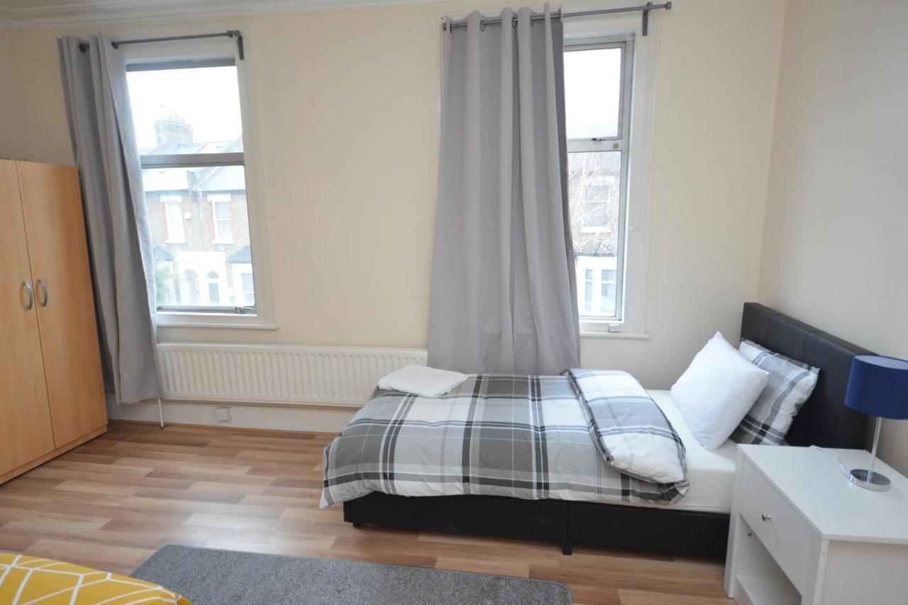 Cheerful 4 Bedroom House In Greater London Eksteriør bilde