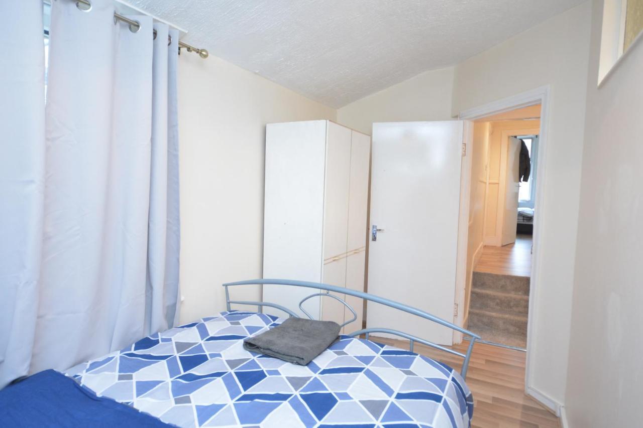Cheerful 4 Bedroom House In Greater London Eksteriør bilde
