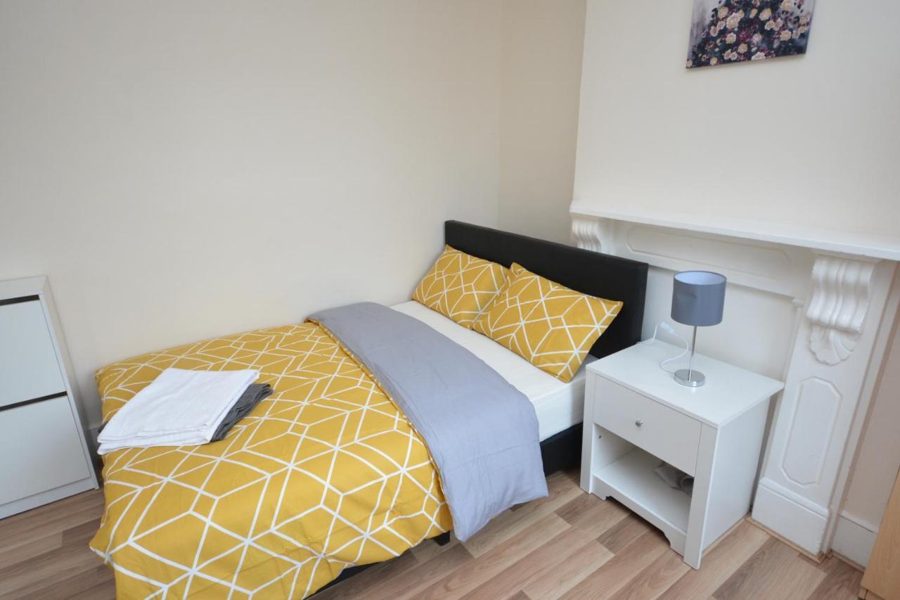 Cheerful 4 Bedroom House In Greater London Eksteriør bilde