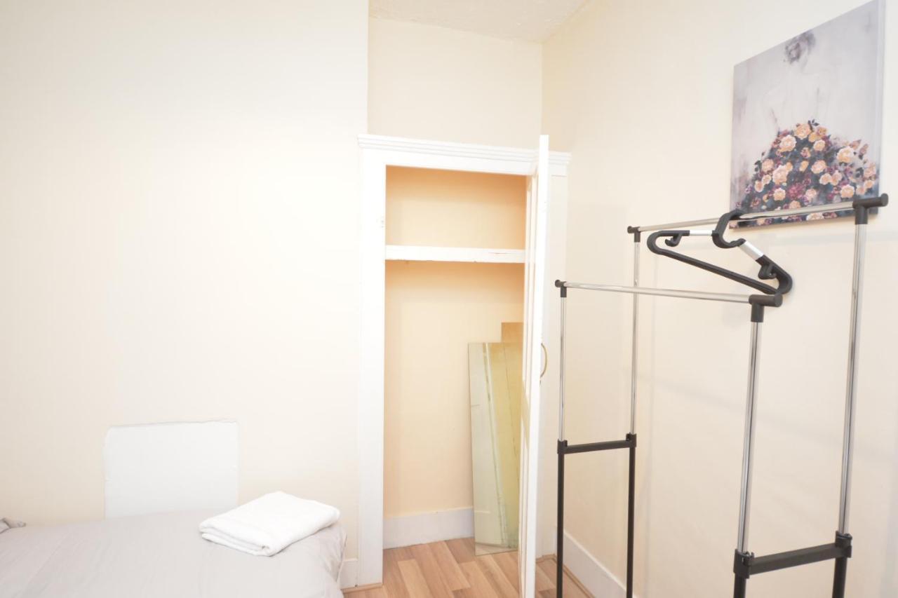 Cheerful 4 Bedroom House In Greater London Eksteriør bilde